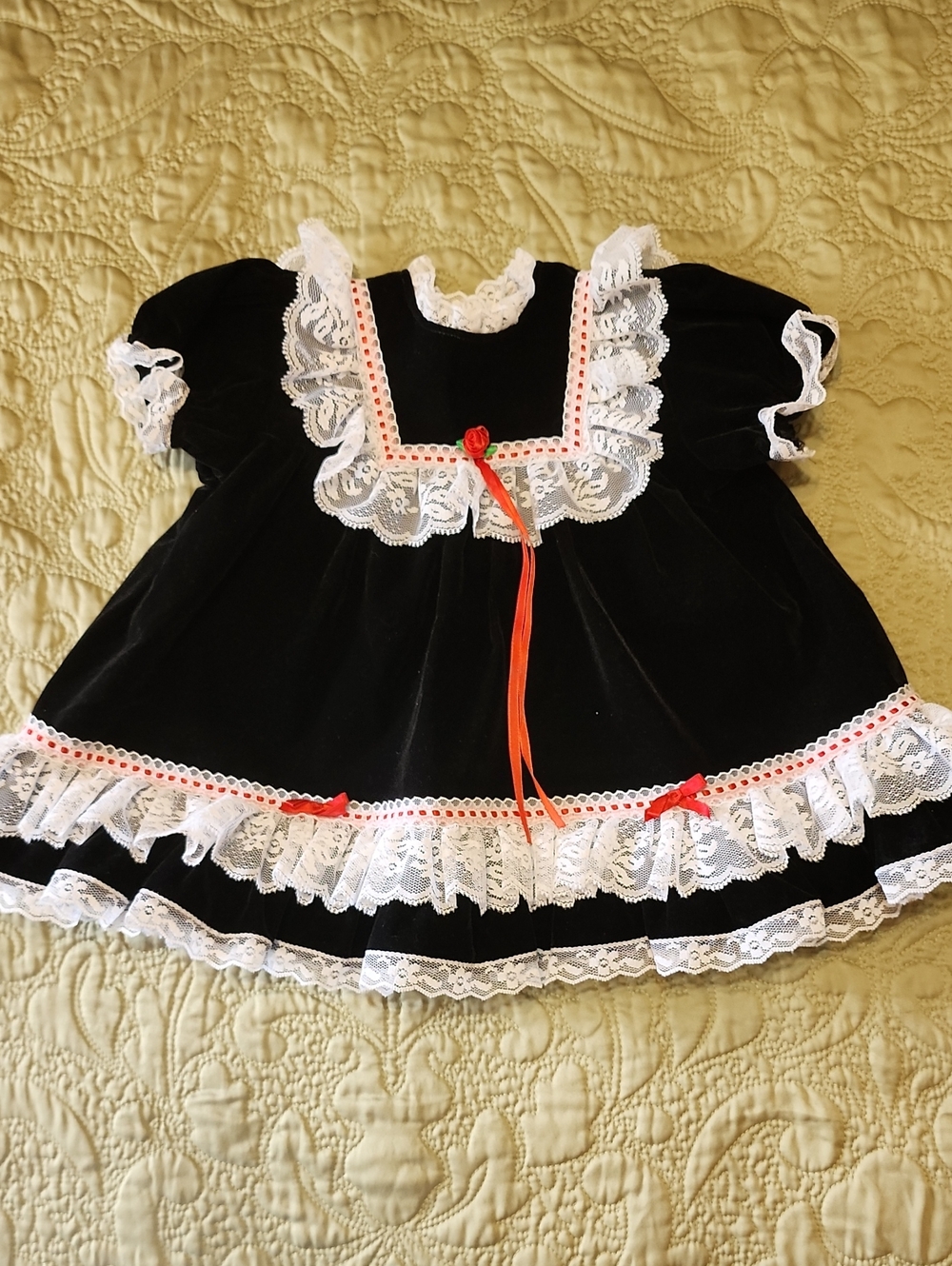 Vintage Black Lace Trim Girls' Velvet Dress with Red Ribbon Accent